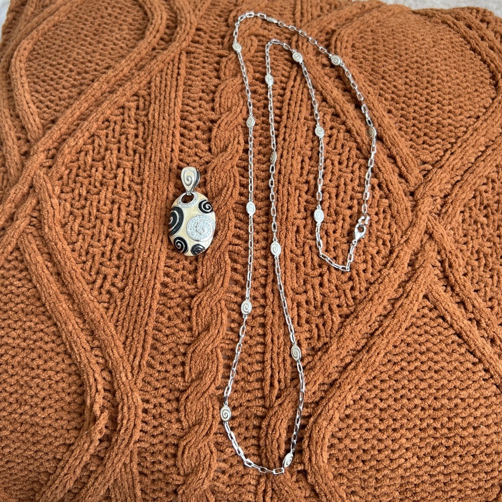 Lauren G Adams SIGNATURE SWIRL NECKLACE!